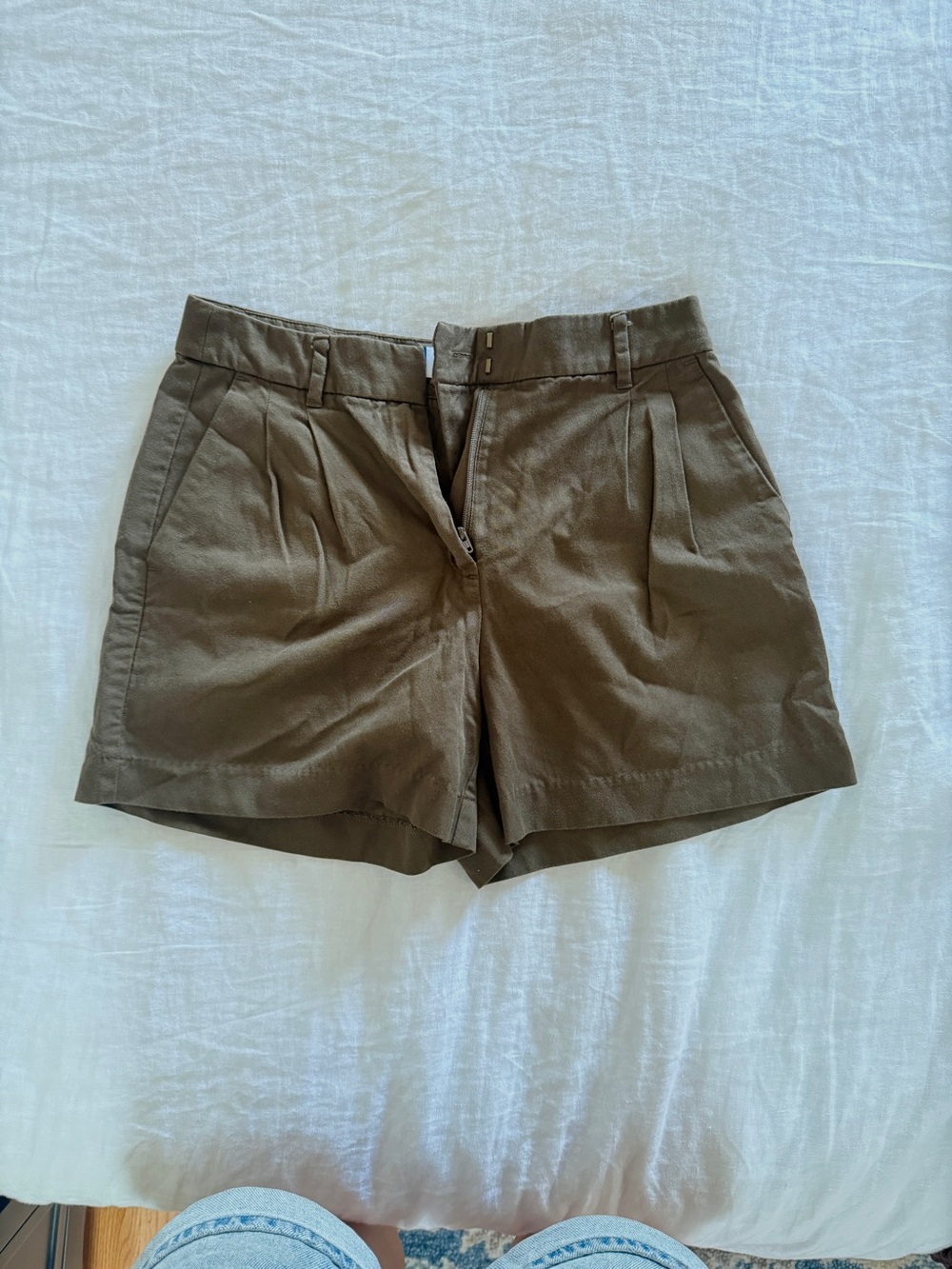 Old Navy Olive Green/Brown High-Rise Trouser Pleated Short